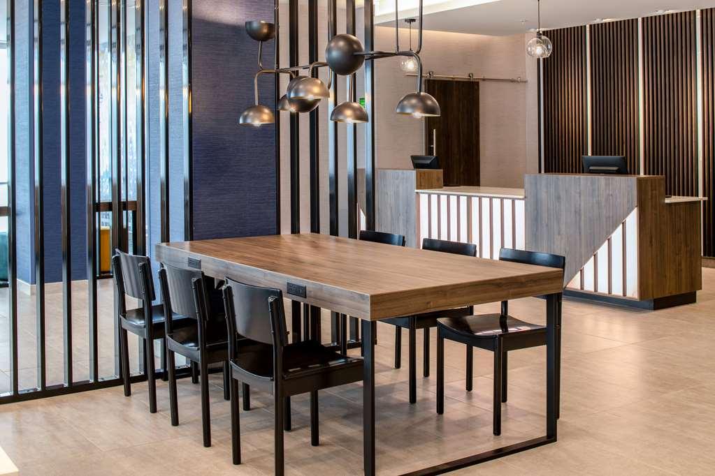 La Quinta Inn & Suites By Wyndham Spokane Downtown Interior photo