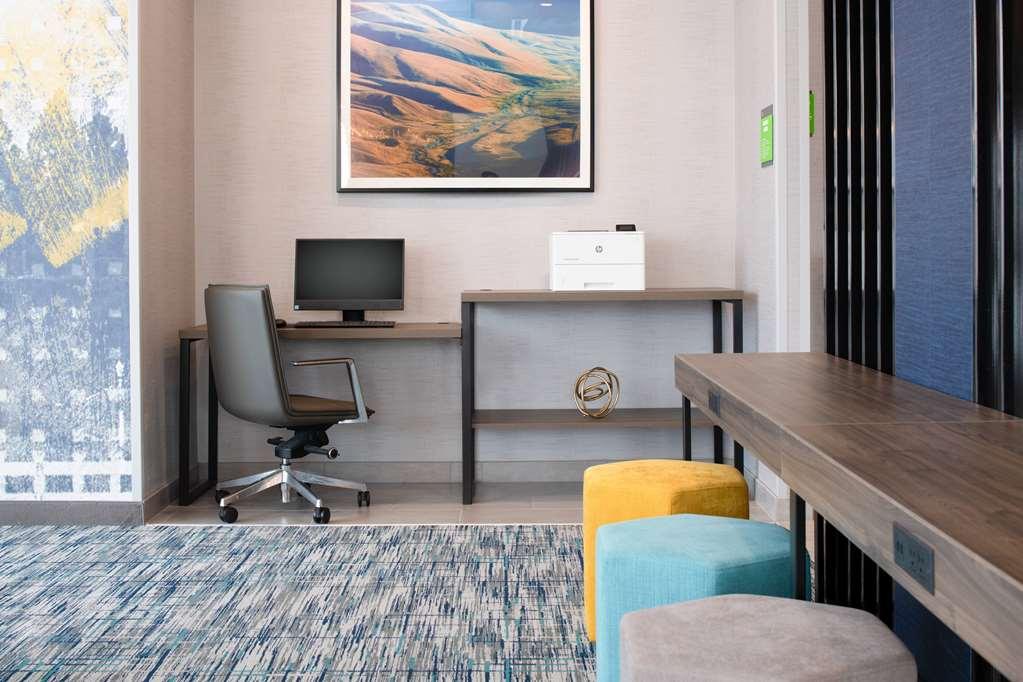 La Quinta Inn & Suites By Wyndham Spokane Downtown Facilities photo
