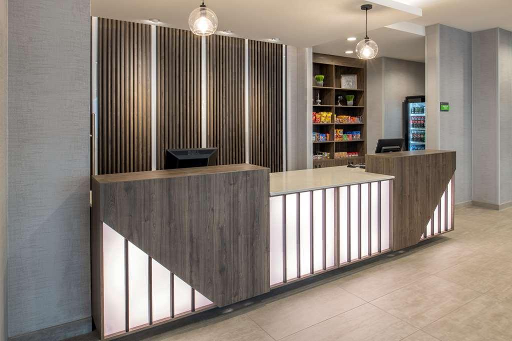 La Quinta Inn & Suites By Wyndham Spokane Downtown Interior photo