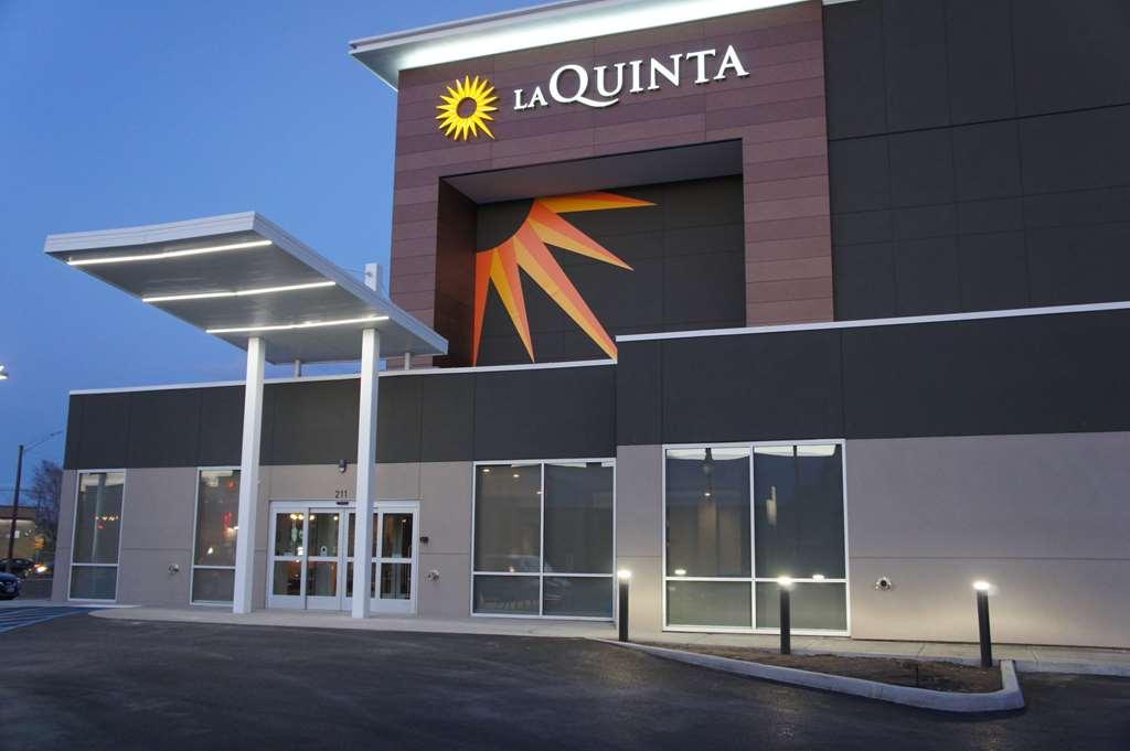 La Quinta Inn & Suites By Wyndham Spokane Downtown Exterior photo