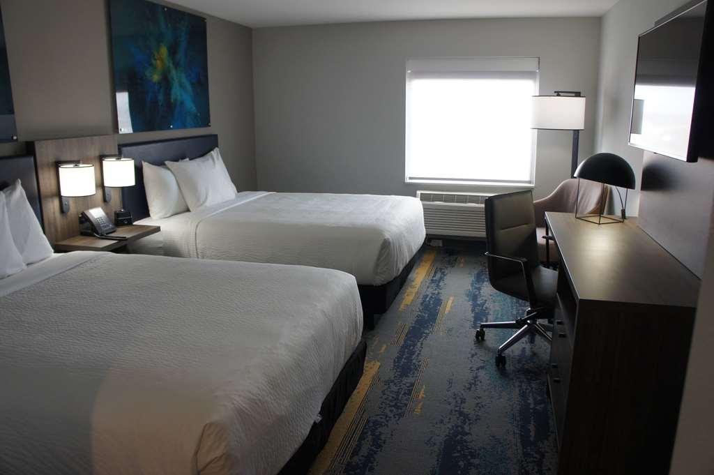 La Quinta Inn & Suites By Wyndham Spokane Downtown Room photo