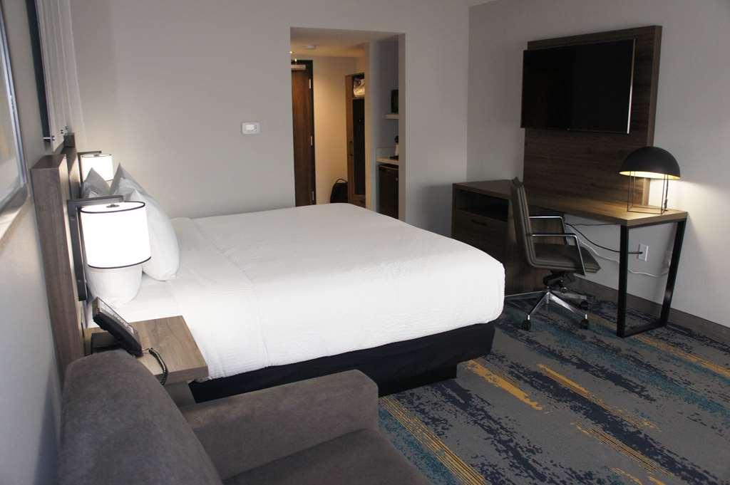 La Quinta Inn & Suites By Wyndham Spokane Downtown Room photo