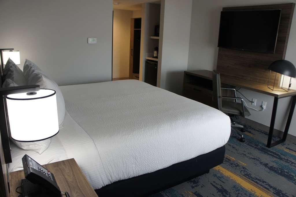 La Quinta Inn & Suites By Wyndham Spokane Downtown Room photo
